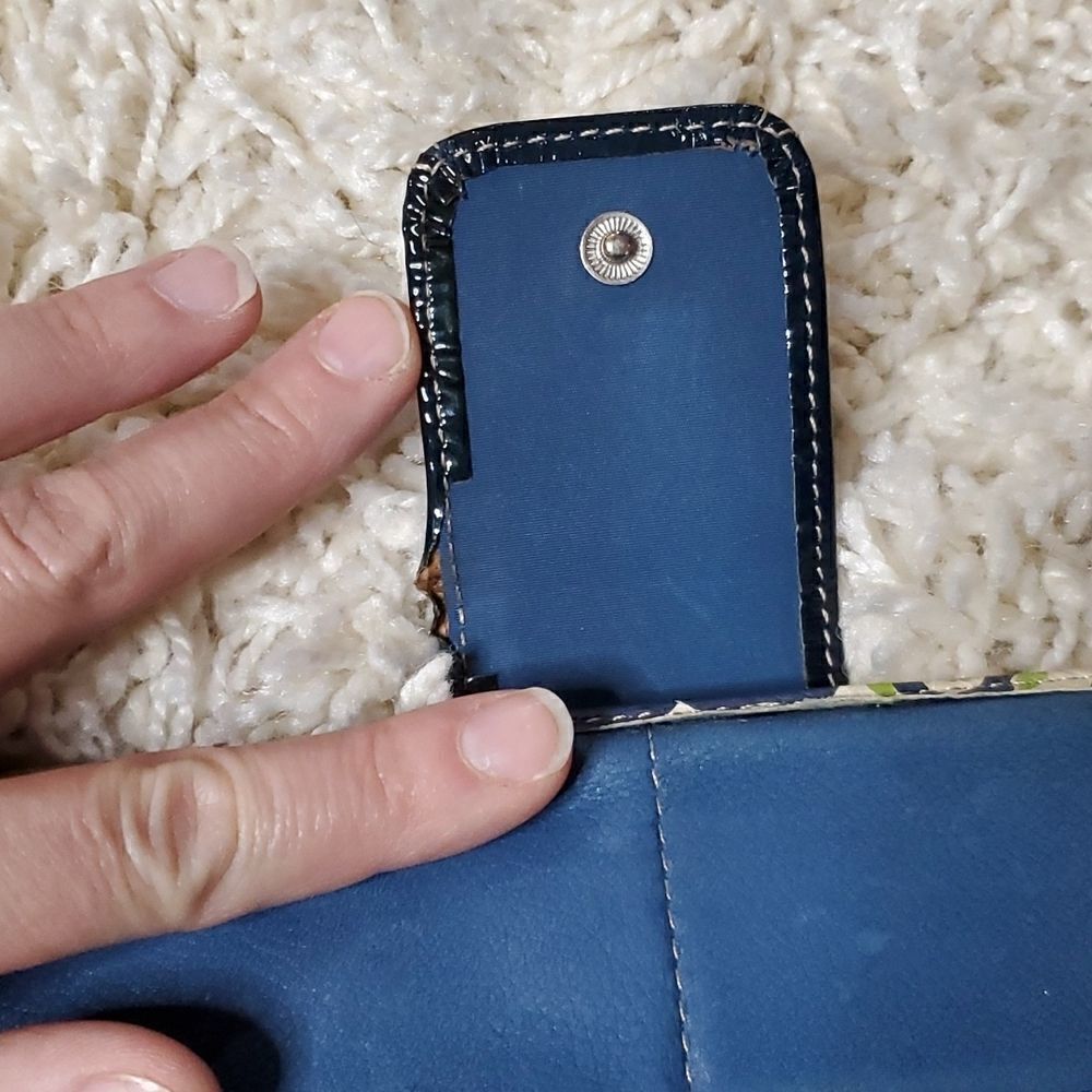 Fossil Leather Wallet - image 4